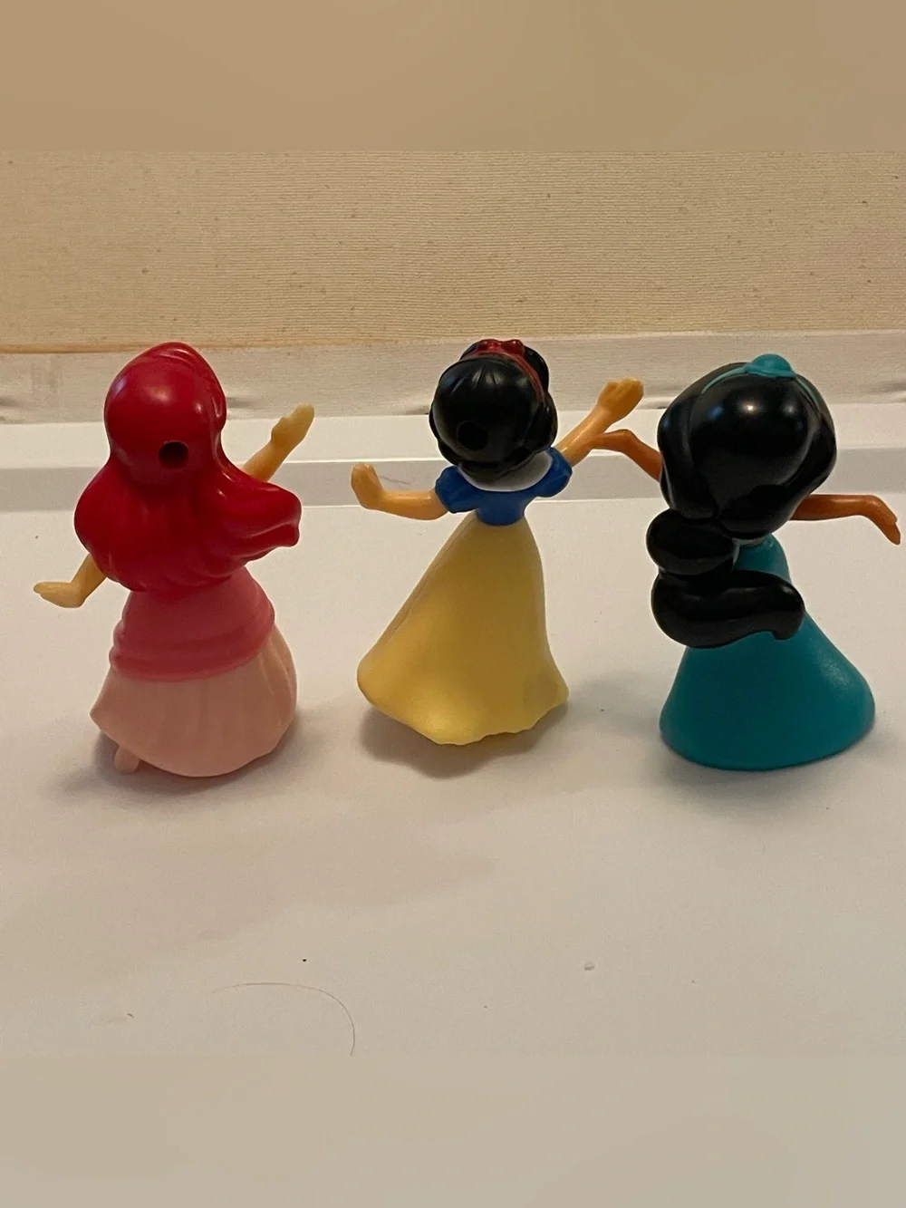 Disney Princess small figurine lot of 4 Jasmine Aerial Snow White Belle toys